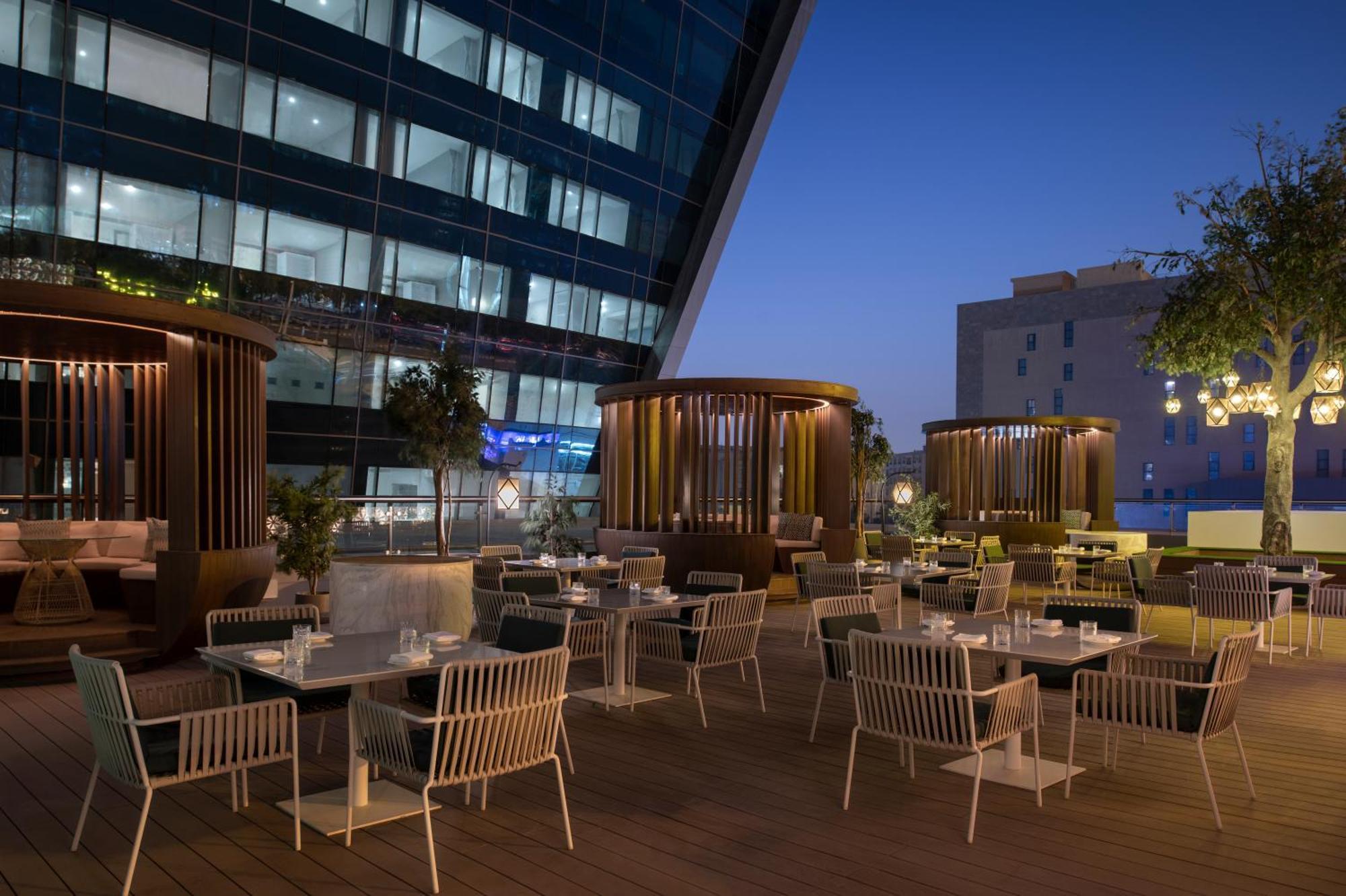Steigenberger Residence Doha Exterior foto The Deck